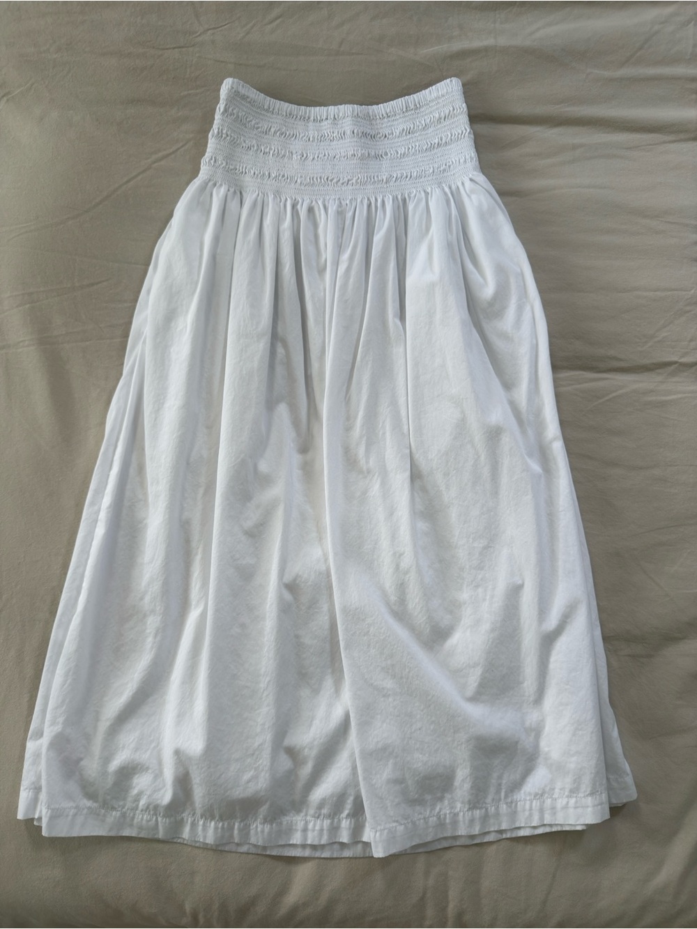 Madewell White Smocked Waist Midi Skirt in Poplin - Women's